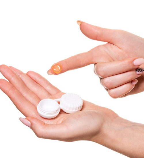 contact-eye-lens-close-up-woman-hands-holding-white-eyelense-container-woman-fingers-holding-eye-lense-box-health-eyes-care-concep contact-eye-lens-close-up-woman-hands-holding-white-eyelense-container-woman-fingers-holding-eye-lense-box-health-eyes-care-concep